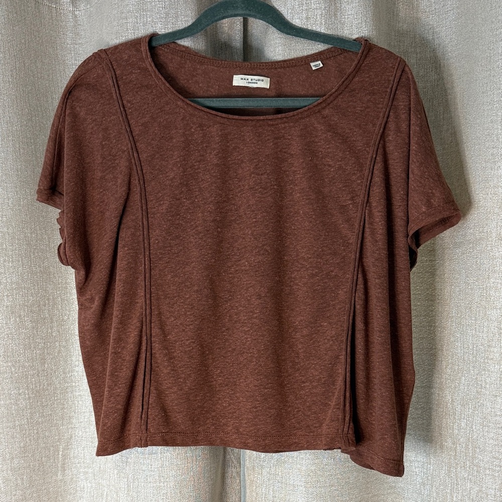 MAX STUDIO Top